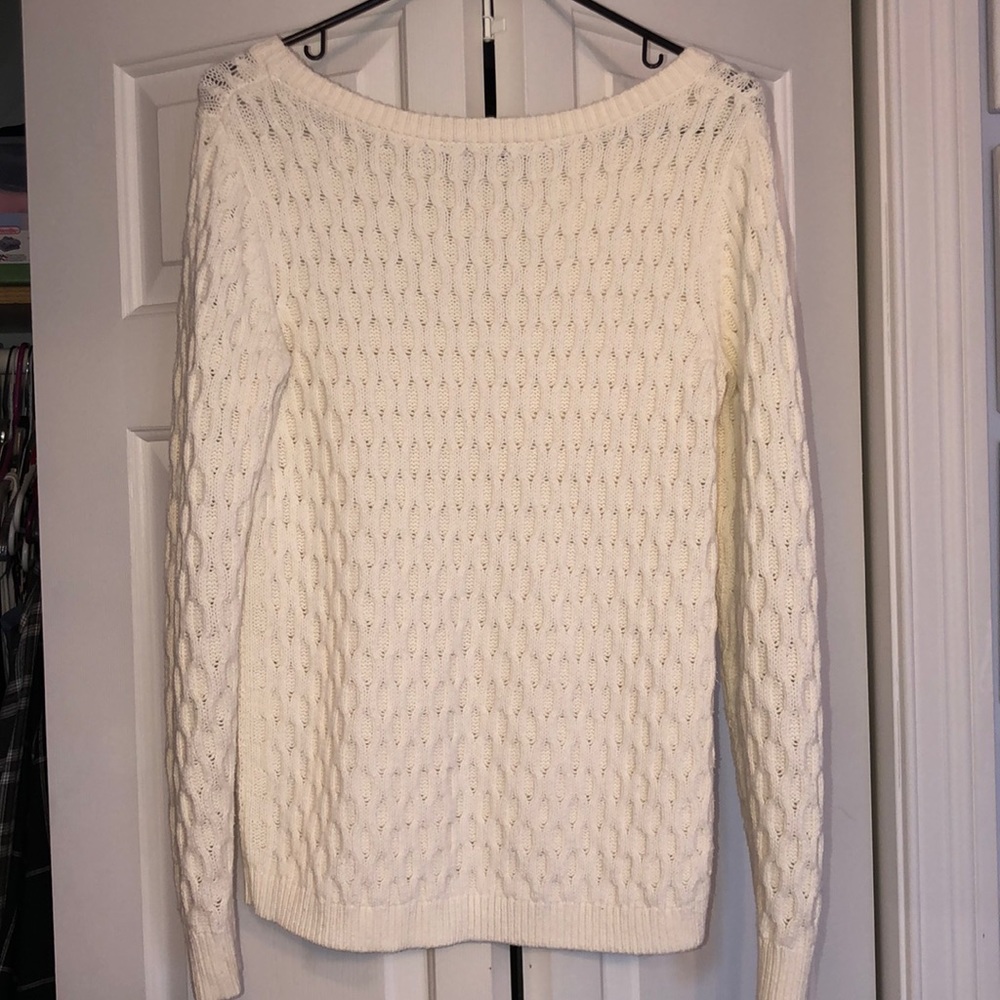 cute white sweater!